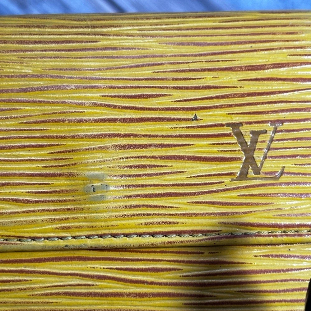 Louis Vuitton Authentic Vintage Yellow Purple Epi 6-Key Holder - Picture 15 of 16